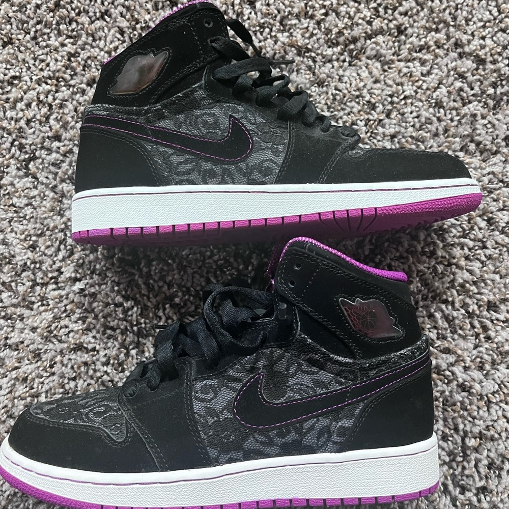Air Jordan 1 Retro High (Girls) – Lace Size 5.5